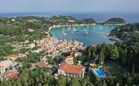 Bastas Hotel & Studios